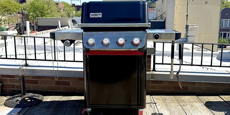 Freestanding gas grill